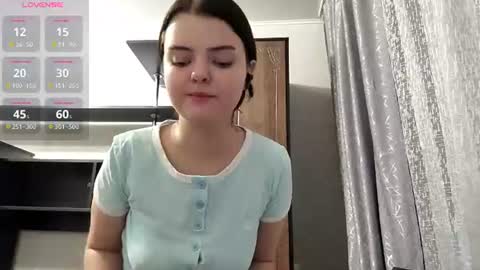 Snapshot of loudeguise chatting on 07-25-26, 07:55 Esma online show from 07-25-26, 07:55