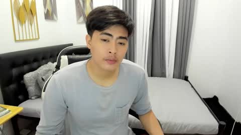 Snapshot of louie_cute_asian chatting on 02-22-26, 08:02 Kylie online show from 02-22-26, 08:02