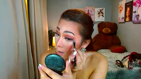 Snapshot of louie_sexy chatting on 12-18-24, 09:04 Cathy online show from 12-18-24, 09:04