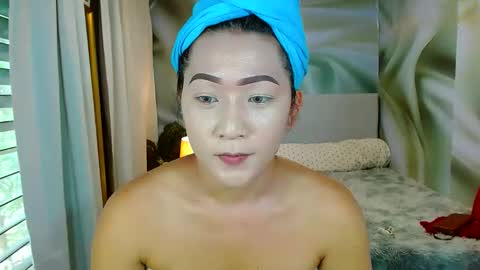 Snapshot of louie_sexy chatting on 02-15-25, 05:51 Cathy online show from 02-15-25, 05:51