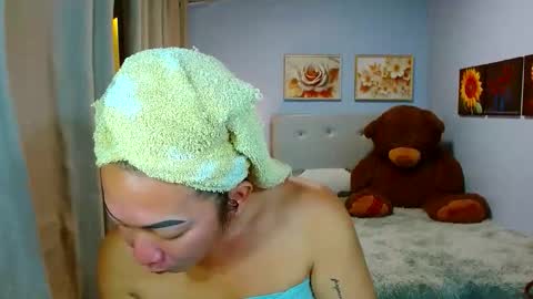 Snapshot of louie_sexy chatting on 11-12-25, 07:53 Cathy online show from 11-12-25, 07:53