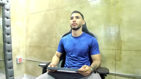 Louis online show from 03-04-25, 07:11