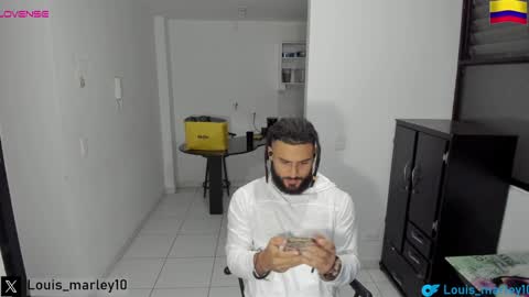 Snapshot of louis_marley_ chatting on 12-06-24, 01:40 louis_marley_ online show from 12-06-24, 01:40