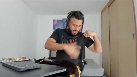 Snapshot of louis_marley_ chatting on 02-18-25, 05:21 louis_marley_ online show from 02-18-25, 05:21