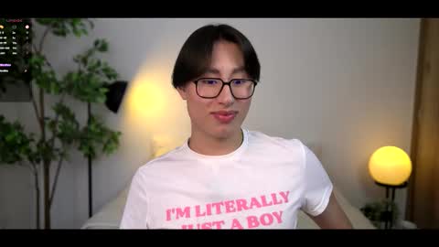 Snapshot of louis_zh chatting on 12-01-25, 10:04 Louis online show from 12-01-25, 10:04