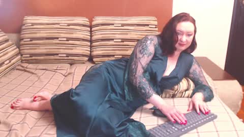 Snapshot of louise_lovee chatting on 12-07-24, 11:40 Louise Love online show from 12-07-24, 11:40
