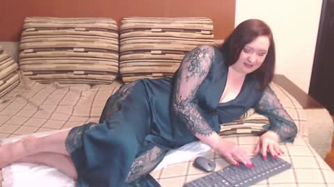 Snapshot of louise_lovee chatting on 12-10-24, 12:38 Louise Love online show from 12-10-24, 12:38