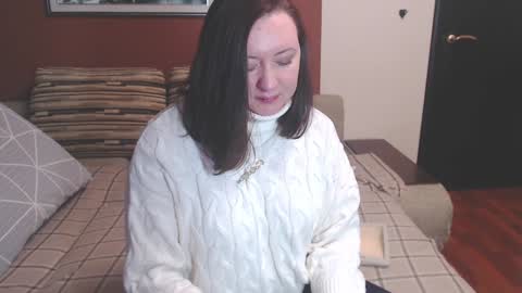 Snapshot of louise_lovee chatting on 12-12-24, 08:43 Louise Love online show from 12-12-24, 08:43