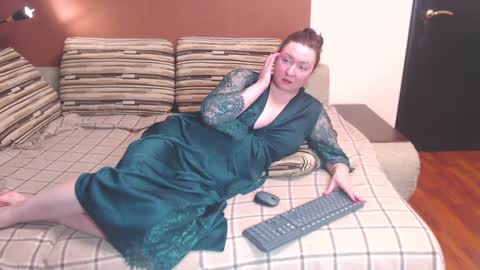 Snapshot of louise_lovee chatting on 12-15-24, 12:17 Louise Love online show from 12-15-24, 12:17