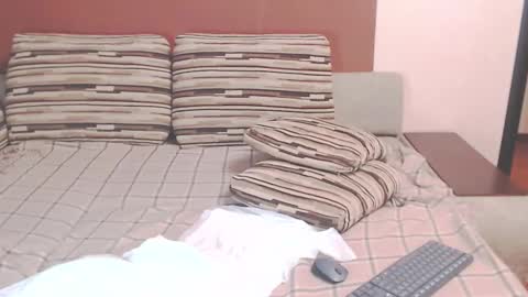 Snapshot of louise_lovee chatting on 02-26-25, 03:41 Louise Love online show from 02-26-25, 03:41