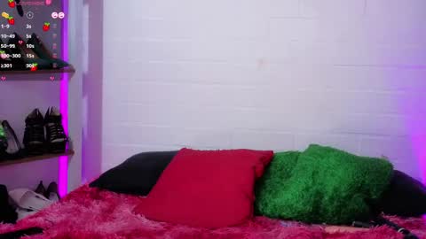  LouIse  online show from 05-07-26, 04:45