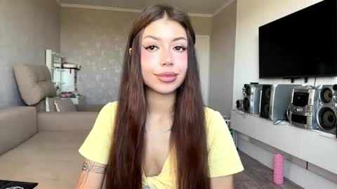 Snapshot of louiswawrzyniak chatting on 05-21-26, 07:26 Flora online show from 05-21-26, 07:26