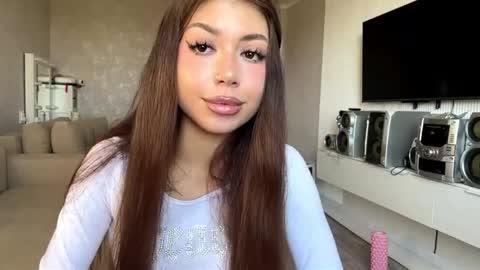 Snapshot of louiswawrzyniak chatting on 05-22-26, 07:48 Flora online show from 05-22-26, 07:48