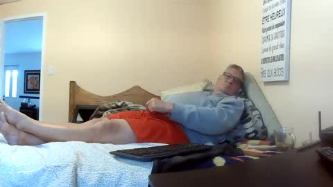 Snapshot of loumtl3 chatting on 06-14-26, 01:24 loumtl3 online show from 06-14-26, 01:24