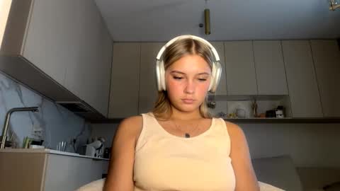 Snapshot of lourapimenta chatting on 02-21-26, 01:23 Eliza online show from 02-21-26, 01:23