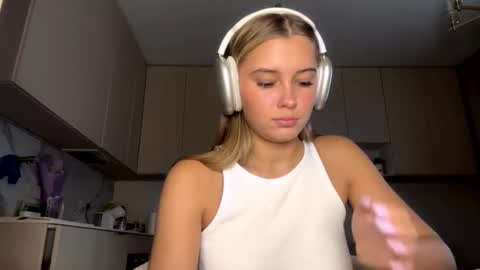 Snapshot of lourapimenta chatting on 03-05-26, 01:40 Eliza online show from 03-05-26, 01:40