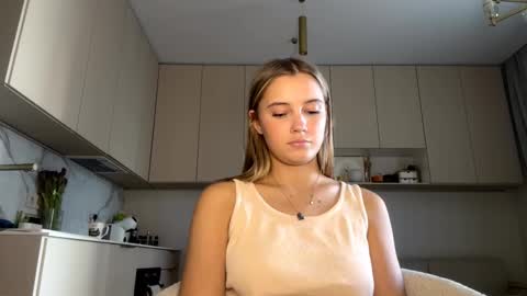 Snapshot of lourapimenta chatting on 03-12-26, 01:50 Eliza online show from 03-12-26, 01:50