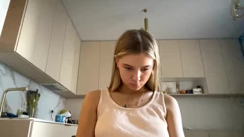 Snapshot of lourapimenta chatting on 03-15-26, 05:57 Eliza online show from 03-15-26, 05:57