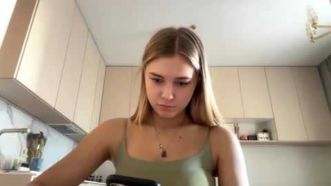 Snapshot of lourapimenta chatting on 03-22-26, 05:11 Eliza online show from 03-22-26, 05:11