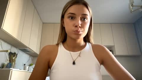 Snapshot of lourapimenta chatting on 03-25-26, 12:00 Eliza online show from 03-25-26, 12:00