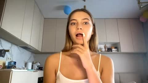 Eliza online show from 05-18-26, 04:40