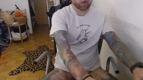 Snapshot of lovalova666 chatting on 12-17-25, 09:04 Guapito online show from 12-17-25, 09:04