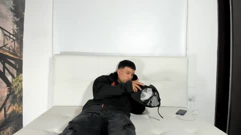 Snapshot of love_addiction chatting on 04-18-26, 01:59 -- allison -- online show from 04-18-26, 01:59