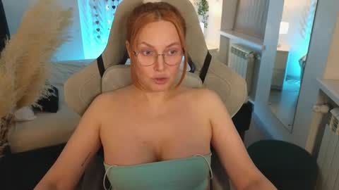 Snapshot of love_call chatting on 02-16-25, 11:27 love_call online show from 02-16-25, 11:27