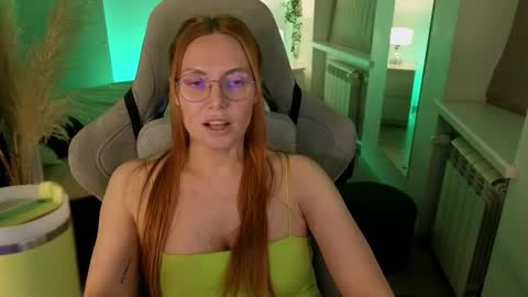 Snapshot of love_call chatting on 02-21-25, 11:44 love_call online show from 02-21-25, 11:44
