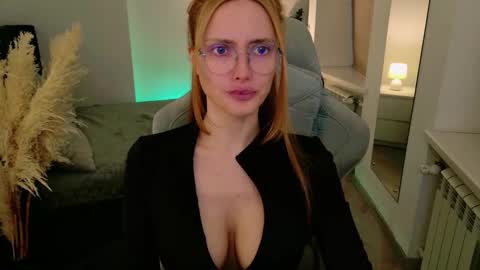 Snapshot of love_call chatting on 09-19-25, 05:09 love_call online show from 09-19-25, 05:09