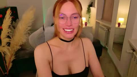 Snapshot of love_call chatting on 10-18-25, 05:43 love_call online show from 10-18-25, 05:43