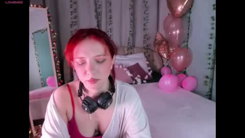 Snapshot of love_is_lola chatting on 02-17-25, 01:04 Lola online show from 02-17-25, 01:04