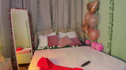Snapshot of love_is_lola chatting on 02-22-25, 01:11 Lola online show from 02-22-25, 01:11