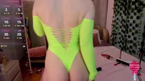 Snapshot of love_is_lola chatting on 09-20-25, 12:22 Lola online show from 09-20-25, 12:22