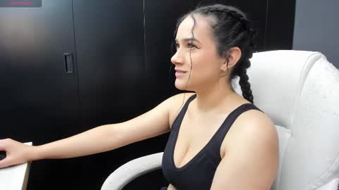 Snapshot of love_kris chatting on 10-20-25, 02:01 Kristen LoveBerry online show from 10-20-25, 02:01