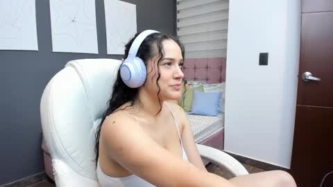 Snapshot of love_kris chatting on 10-26-25, 02:28 Kristen LoveBerry online show from 10-26-25, 02:28