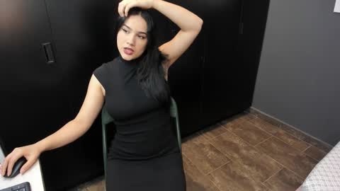 Snapshot of love_kris chatting on 10-31-25, 01:17 Kristen LoveBerry online show from 10-31-25, 01:17