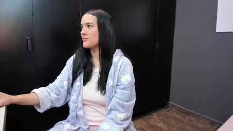 Snapshot of love_kris chatting on 11-02-25, 12:57 Kristen LoveBerry online show from 11-02-25, 12:57