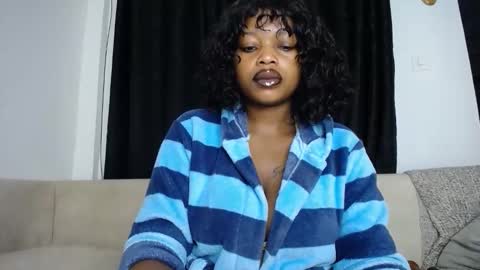 Snapshot of love_niahh chatting on 02-18-26, 12:50 niahh online show from 02-18-26, 12:50