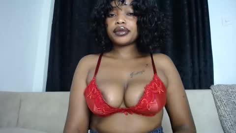 Snapshot of love_niahh chatting on 02-20-26, 01:02 niahh online show from 02-20-26, 01:02