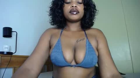Snapshot of love_niahh chatting on 02-20-26, 11:32 niahh online show from 02-20-26, 11:32