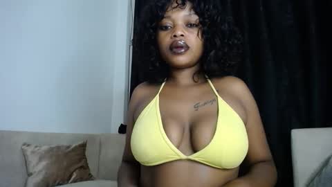 Snapshot of love_niahh chatting on 02-21-26, 12:33 niahh online show from 02-21-26, 12:33