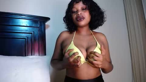 Snapshot of love_niahh chatting on 03-13-26, 02:18 niahh online show from 03-13-26, 02:18