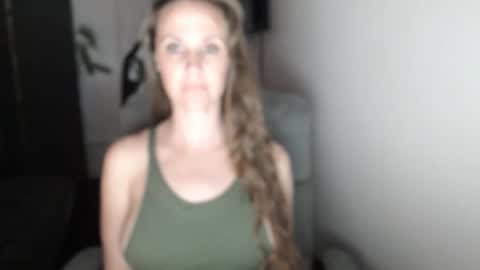 LoVe On  online show from 11-12-25, 02:39