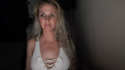 LoVe On  online show from 05-10-26, 02:28