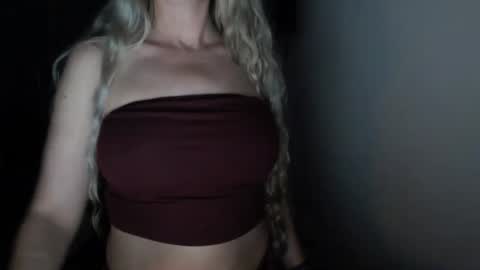 LoVe On  online show from 05-18-26, 01:56