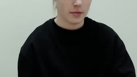 Vivian online show from 11-25-25, 01:44