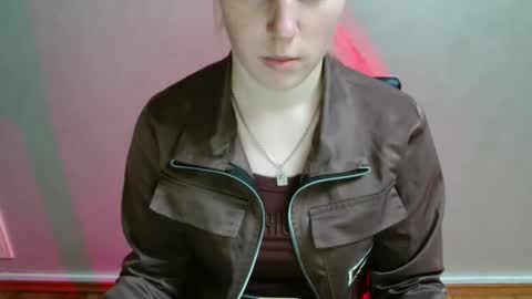 Vivian online show from 12-17-25, 01:06