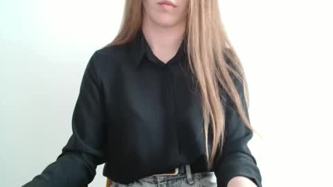 Vivian online show from 04-30-26, 12:22