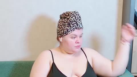 Snapshot of love_wiggy18 chatting on 12-20-24, 01:11 Ally online show from 12-20-24, 01:11
